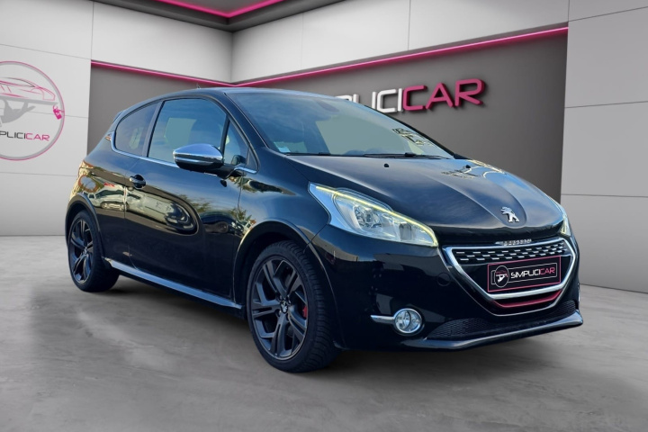 PEUGEOT 208