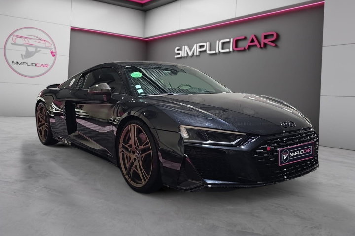 AUDI R8